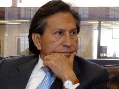 Estudiantes de Huancavelica impidieron que Alejandro Toledo dicte una conferencia