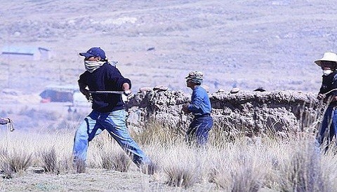 Cusco: 80 trabajadores de Xstrata son retenidos por comuneros