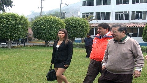 Joel y Fernanda de Al Fondo Hay Sitio participaron en simulacro de sismo en La Molina