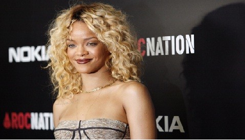 Rihanna visita a su abuela enferma en el hospital