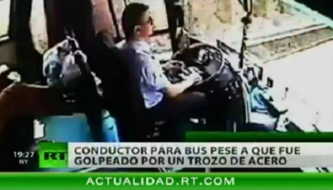 China: Conductor salva a sus pasajeros a pesar de encontrarse herido