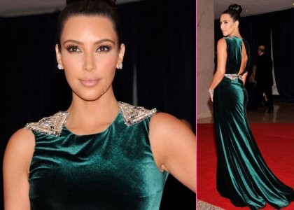 Kim Kardashian es captada en poses exageradas