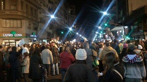 Argentina: Ciudadanos con cacerola en mano protestan contra el Gobierno de Cristina Fernández