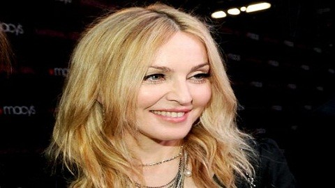 [VIDEO]: Madonna mostró su seno en concierto en Estambul