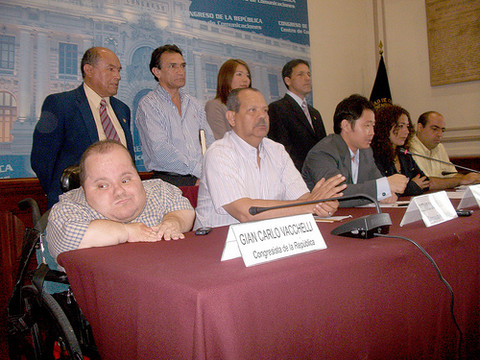 Fujimoristas señalan que Alejandro Yovera fue separado antes de su renuncia