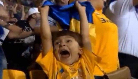 [VIDEO]: Niño ucraniano se volvió famoso por su grito en el gol de Shevchenko