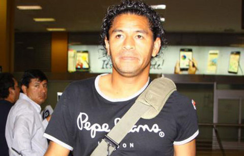 Selección peruana: Acasiete defiende a Vargas tras ser visto bebiendo licor