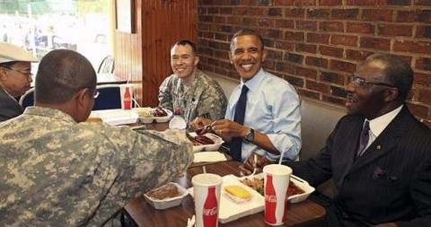 El presidente Barack Obama se fue de un restaurante sin pagar la cuenta