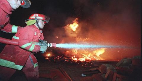 San Juan de Lurigancho: Incendio convierte vivienda en cenizas