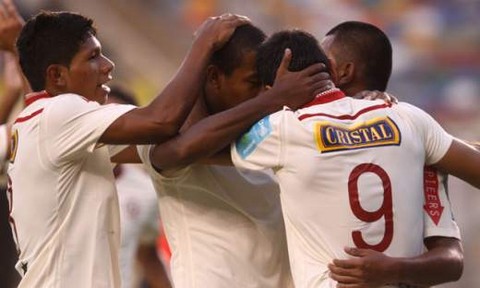 [VIDEO] Universitario derrotó 3 a 1 al Inti Gas en el debut de Nolberto Solano