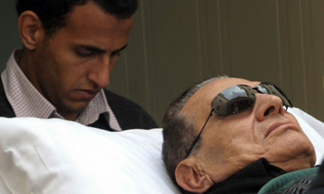 Hosni Mubarak se debate entre la vida y la muerte según fuente del Gobierno