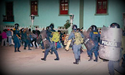 [VIDEO] Policías y manifestantes se enfrentaron en Cajamarca