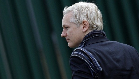 Por la democracia: asilo político a Assange