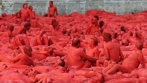 [FOTOS] Miles de personas se desnudan en el centro de Munich