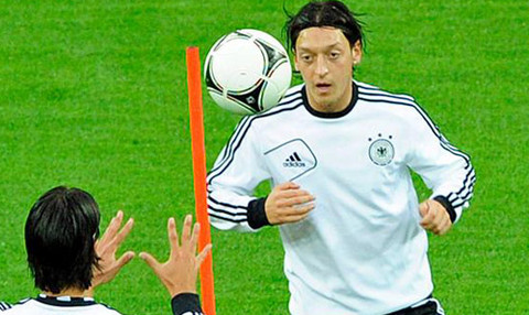 Eurocopa 2012: Mesut Özil afirma que España es la selección favorita para ganar el torneo