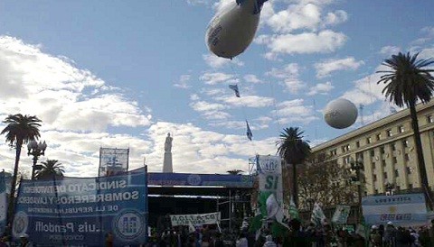 Argentina: hoy comienza protesta sindical de camioneros