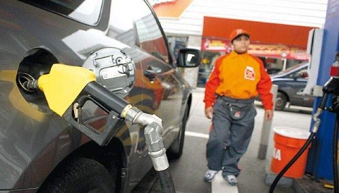Rebaja en los precios de los combustibles se oficializó hoy