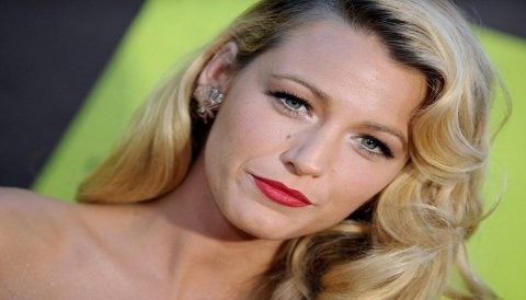 [FOTOS] Blake Lively deslumbró en el estreno de Savages