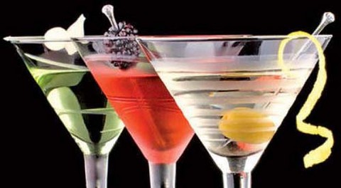¿Mezclar tragos embriaga más?