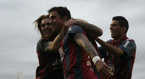 Fútbol argentino: San Lorenzo venció 2-0 a Instituto en el duelo de ida de la Promoción