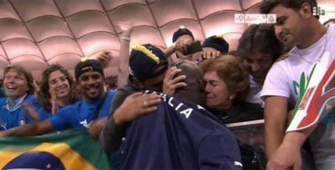 [VIDEO] Eurocopa 2012: Balotelli celebró triunfo de Italia con su madre adoptiva