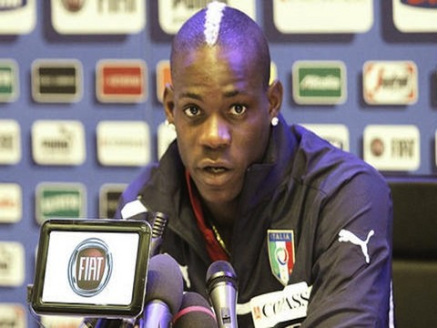 Mario Balotelli, una estrella del fútbol italiano y más, mucho más