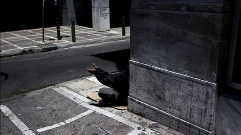Grecia: Anciano se suicida luego de recibir orden de desahucio