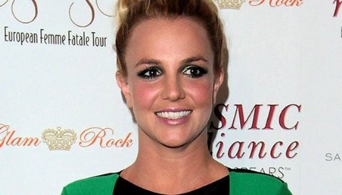 Britney Spears necesita un cambio de look para Factor X