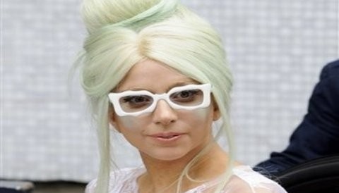 [FOTO] ¿Qué le pasó a Lady Gaga en los labios?