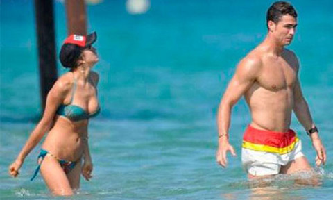 [FOTOS] Cristiano Ronaldo y su novia Irina Shayk se divierten en las playas de Francia