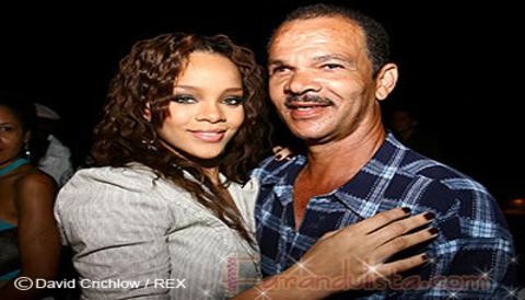 Padre de Rihanna quiere que su hija regrese con Chris Brown