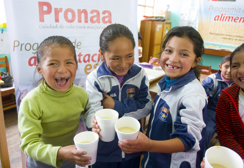 PRONAA inició reparto de leche en caja a usuarios de PRONAA en Lima y Callao