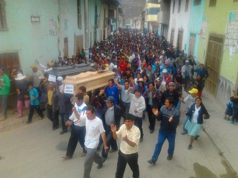 [VIDEO] Ataúd de quinto fallecido recorrió las calles de Cajamarca
