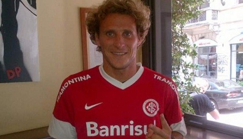 Confirmado: Diego Forlán firmó por el Inter de Porto Alegre