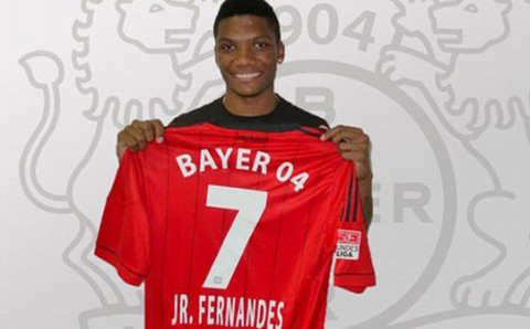 Fútbol alemán: Chileno Junior Fernández firmó por el Bayer Leverkusen
