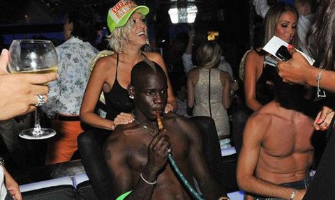 [FOTOS] Así se divierte Mario Balotelli en sus vacaciones