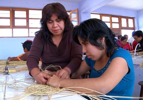 Personas con discapacidad visual se capacitan en talleres de formación técnica