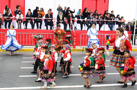 Desfile Escolar y Pasacalle abrieron celebraciones de Fiestas Patrias en San Miguel