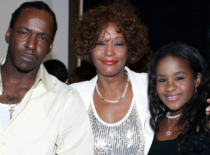 Familiares de Whitney Houston no quieren a Bobby Brown en el funeral