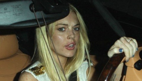 Lindsay Lohan habría atropellado a gerente de un local