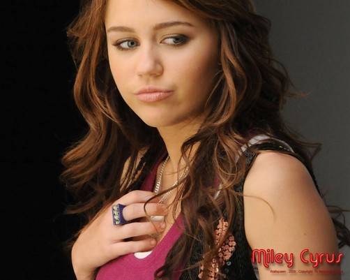 Miley Cyrus y Demi Lovatos son las más admiradas por los adolecentes