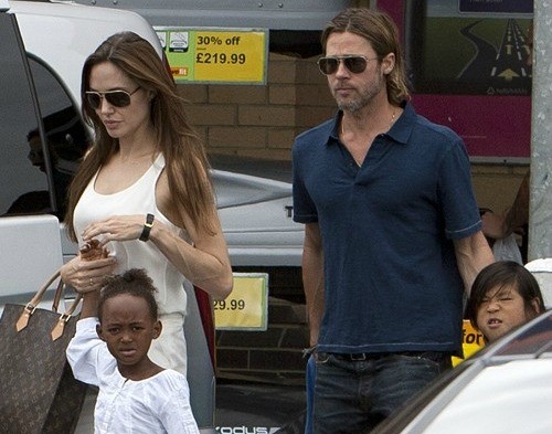 La familia Pitt-Jolie sale de paseo por Londres