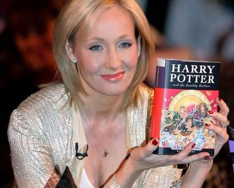 Ni Harry Potter la ayudó: habrían 'chuponeado' a J.K. Rowling