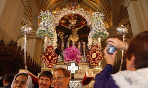 En Venezuela también pasearon al Señor de los Milagros