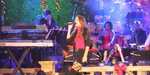 Victoria Justice cantó en el 'The Grove's Tree Lighting' (video)