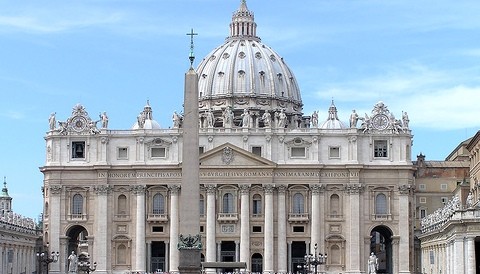 Banco del Vaticano se salva de milagro  y   pasa prueba de transparencia financiera