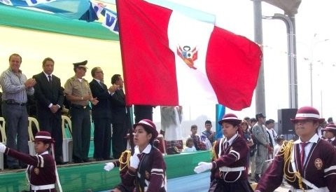 Estudiantes chalacos participan de desfile Cívico Escolar