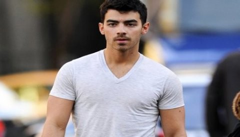 [FOTOS] Joe Jonas asiste solo a los Teen Choice Awards 2012