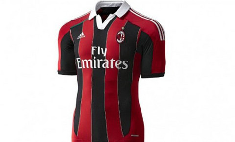 [FOTOS] Fútbol italiano: Milan presentó su nueva camiseta