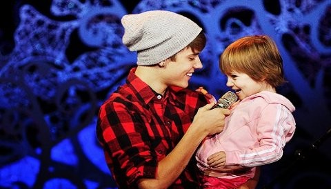 [FOTOS] Justin Bieber sale de paseo con su hermana menor Jazzy